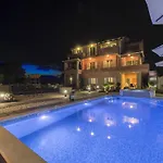 Villa Poolside *