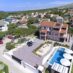 Villa Poolside