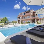 Poolside Villa *